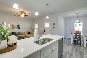 House (3 Bedrooms) | Interior