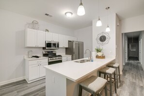 Interior - Sunny Memphis Home ~ 2 Mi to Beale Street! (Memphis)