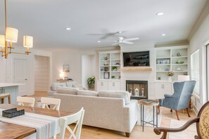 Interior - Chic St Simons Island Vacation Rental w/ Backyard (St. Simons Island)