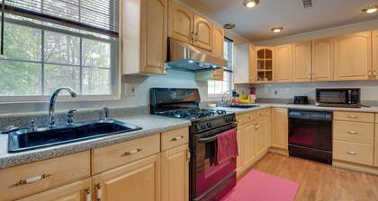 Spacious Norcross Home ~ 21 Mi to Downtown Atlanta