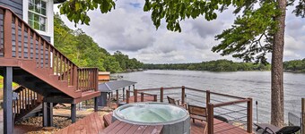 Waterfront Gem on Lake Sinclair With Boat Dock!