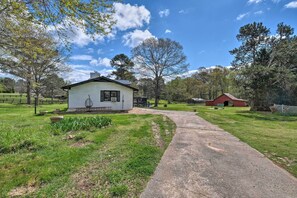 House (4 Bedrooms) | Interior - Marietta Family House w/ Game Room & Yard! (Marietta)