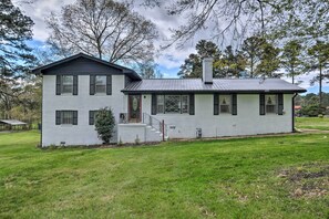 Interior - Marietta Family House w/ Game Room & Yard! (Marietta)