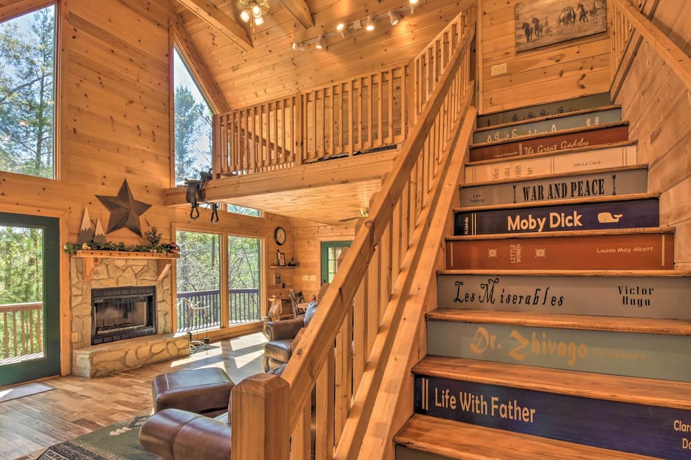 Dreamy Ellijay Resort Cabin w/ Game Room & Decks! - Kiker, GA