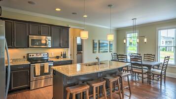 House (4 Bedrooms) | Interior