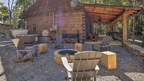 Outdoor spa tub - Coosawattee River Resort Cabin w/ Private Hot Tub! (Ellijay)