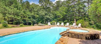 Kingston Home w/ Shared Pool - 23 Mi to Lakepoint!