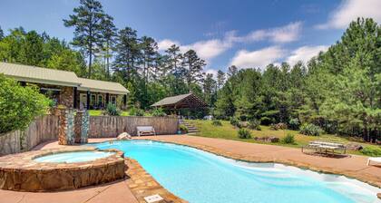 Kingston Home w/ Shared Pool - 23 Mi to Lakepoint!