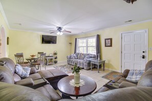 House (2 Bedrooms) | Interior - Kingston Home w/ Shared Pool - 23 Mi to Lakepoint! (Kingston)