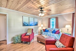 Cottage (2 Bedrooms) | Interior
