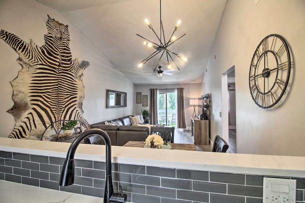 Hinesville Condo: Grill, 4 Mi to Fort Stewart - Hinesville, GA