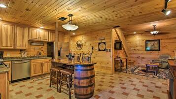 House (5 Bedrooms) | Interior