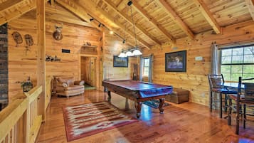 House (5 Bedrooms) | Interior