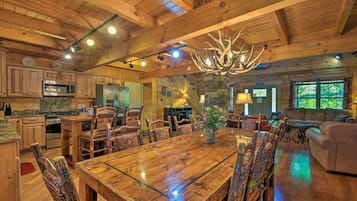 House (5 Bedrooms) | Interior
