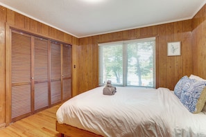 House (5 Bedrooms) | Interior - Lake + Dock Access: Peaceful Retreat in Duluth (Duluth)