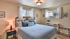A bedroom with a bed, bedside table, lamp, and a window with curtains. - 0651: Central Salida Home 5 Blocks to Dtwn & River (Salida)