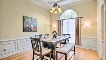 House (3 Bedrooms) | Interior