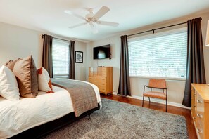 Apartment (2 Bedrooms) | 2 bedrooms, laptop workspace, iron/ironing board, free cribs/infant beds