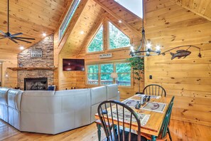 Interior - Serene Blue Ridge Cabin ~ 3 Mi to Downtown! (Blue Ridge)