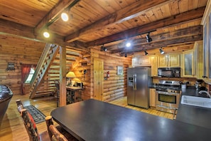 House (4 Bedrooms) | Interior - Cozy Trenton Cabin w/ Spa ~ 15 Mi to Lookout Mtn! (Trenton)