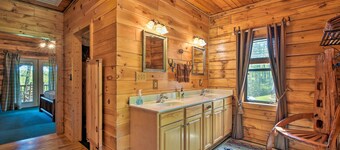 Cozy Trenton Cabin w/ Spa ~ 15 Mi to Lookout Mtn!