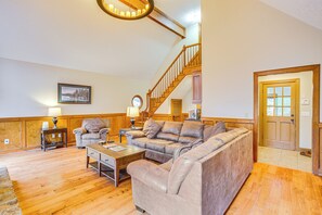 House (5 Bedrooms) | Interior