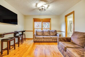 House (5 Bedrooms) | Interior