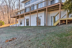 House (2 Bedrooms) | Interior - House in Hiawassee ~ 1 Mi From Lake Chatuge! (Hiawassee)