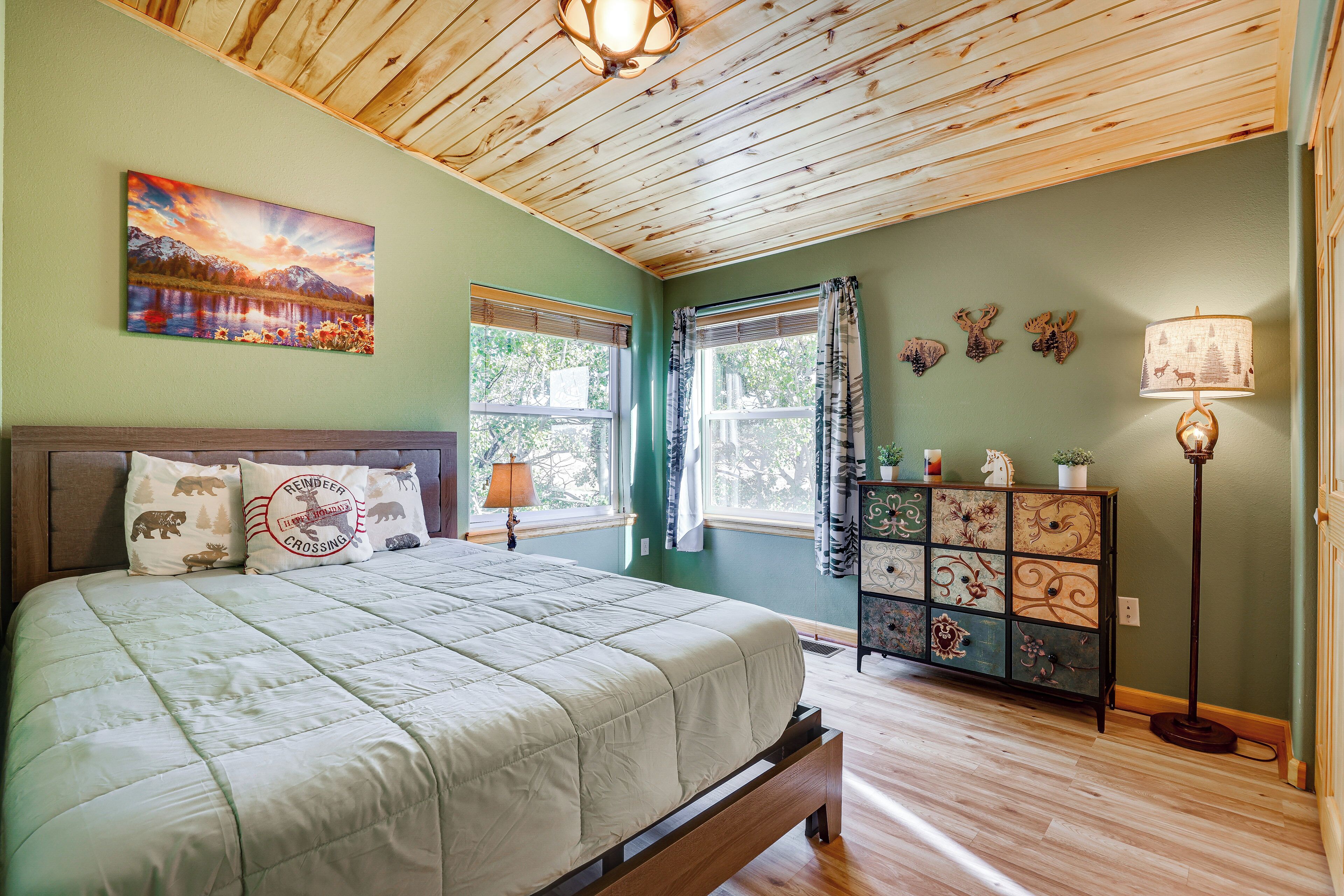 House (5 Bedrooms) | Interior