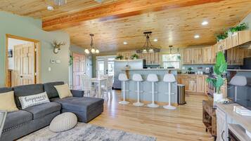 House (5 Bedrooms) | Interior