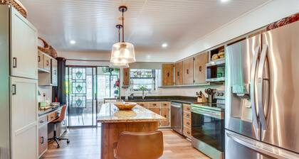 Whimsical Athens Home - 3 Mi to Sanford Stadium