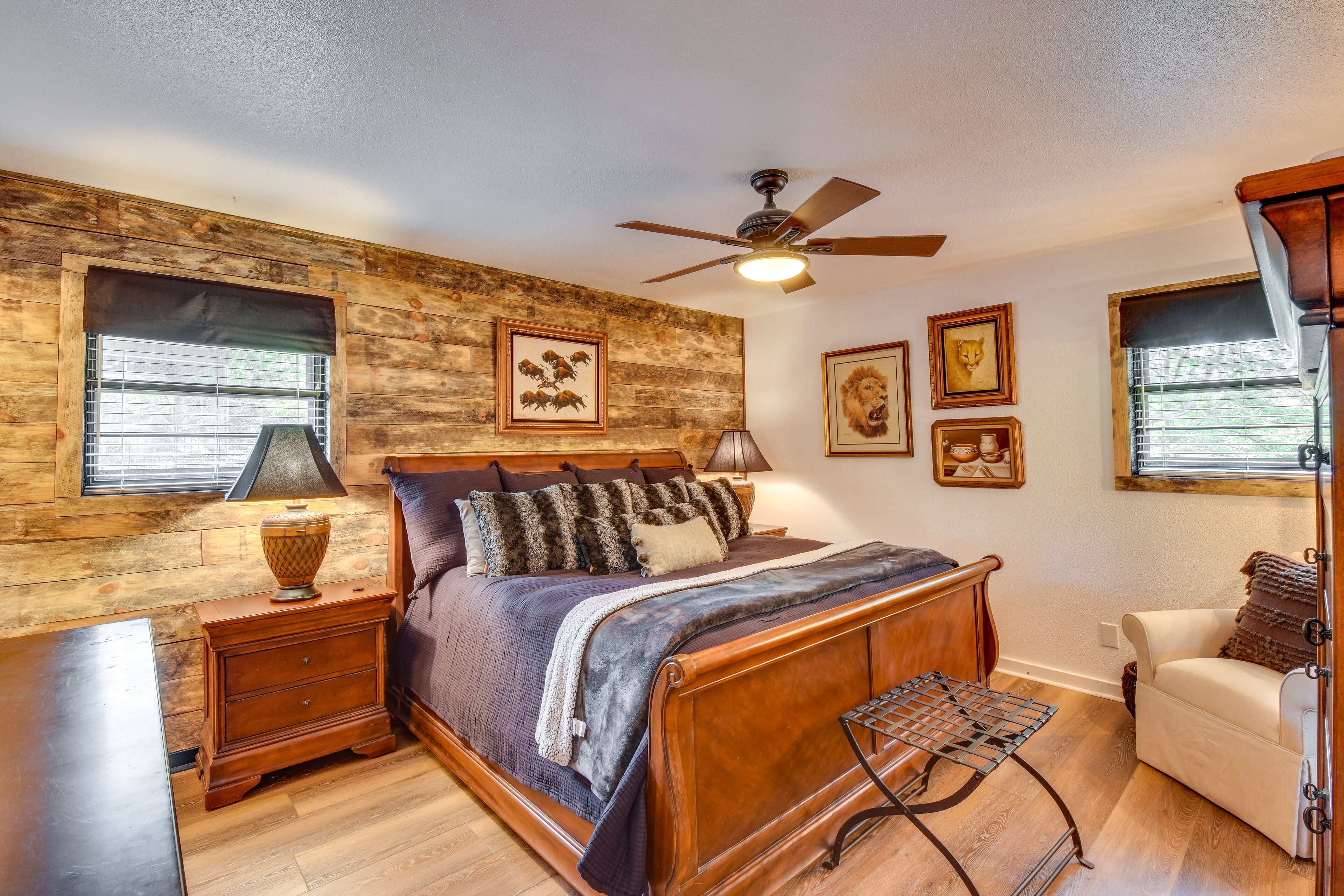 3 bedrooms, desk, laptop workspace, iron/ironing board