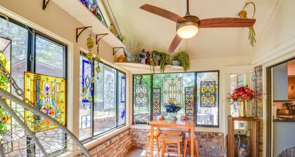 Whimsical Athens Home - 3 Mi to Sanford Stadium