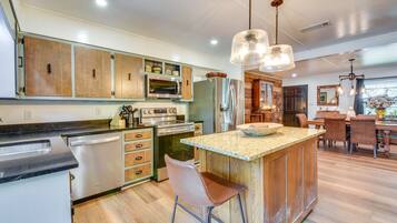 House (3 Bedrooms) | Private kitchen | Microwave, oven, stovetop, dishwasher