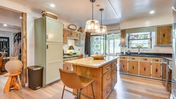 Rumah (3 Bedrooms) | Dapur pribadi | Microwave, oven, kompor, dan mesin pencuci piring