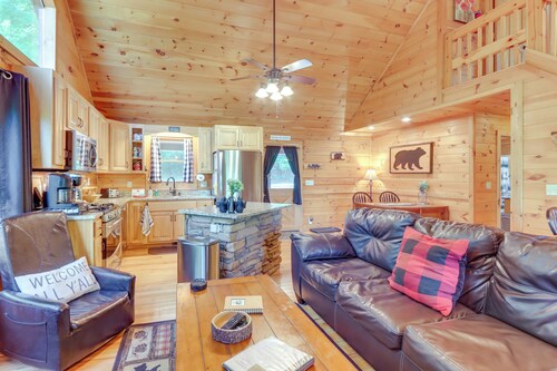 Hot Tub & Game Room: Charming Morganton Cabin!