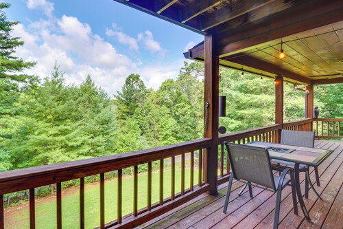 Hot Tub & Game Room: Charming Morganton Cabin!
