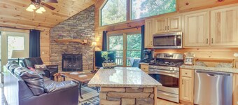 Hot Tub & Game Room: Charming Morganton Cabin!