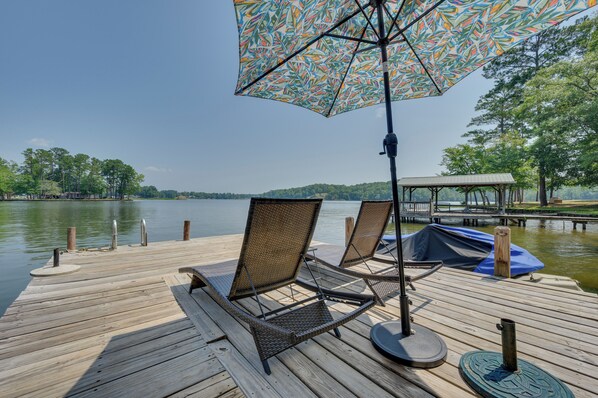 Cottage (2 Bedrooms) | Front of property - Lake Sinclair 'crooked Creek Cottage' w/ Fire Pit! (Eatonton)