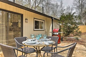 Interior - Modern Alpharetta Home: Yard, Walk Downtown! (Alpharetta)