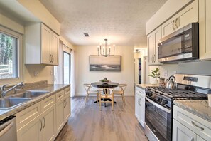 House (3 Bedrooms) | Interior - Modern Alpharetta Home: Yard, Walk Downtown! (Alpharetta)