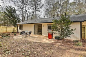 Interior - Modern Alpharetta Home: Yard, Walk Downtown! (Alpharetta)