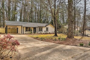 Interior - Modern Alpharetta Home: Yard, Walk Downtown! (Alpharetta)