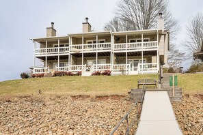 Apartment (2 Bedrooms) | Interior - Fire Pit & Boat Dock: Lake Chatuge Townhome! (Hiawassee)