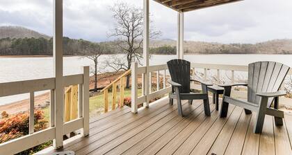 Fire Pit & Boat Dock: Lake Chatuge Townhome!
