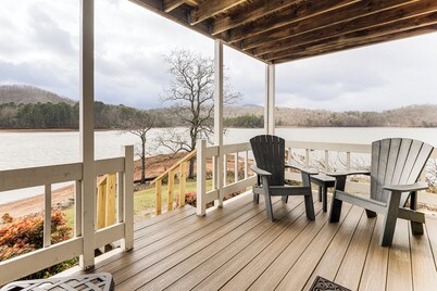 Fire Pit & Boat Dock: Lake Chatuge Townhome!