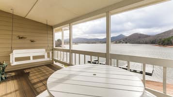 Apartment (2 Bedrooms) | Front of property