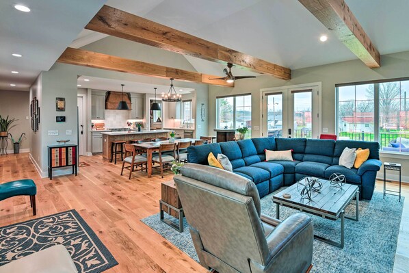 Interior - Beautiful Nashville Home Near Downtown w/ Hot Tub! (Nashville)