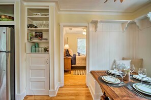 Cottage (2 Bedrooms) | Interior - Savannah Cottage - 5 Mi to Wormsloe Historic Site! (Savannah)