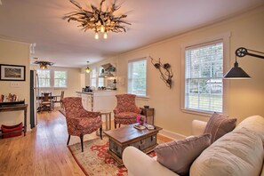 Front of property - Savannah Cottage - 5 Mi to Wormsloe Historic Site! (Savannah)